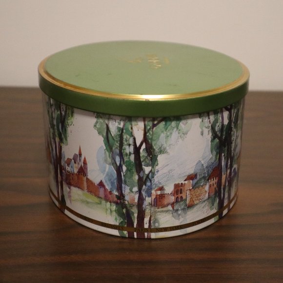 Oval Shaped Tin Godiva Chocolatier 2006 Measuring 9 3/8" x 6 7/8" x 4 3/16" - Picture 8 of 9